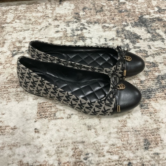Michael Kors Cap Toe Logo MK Flats Black Bow - Picture 2 of 3